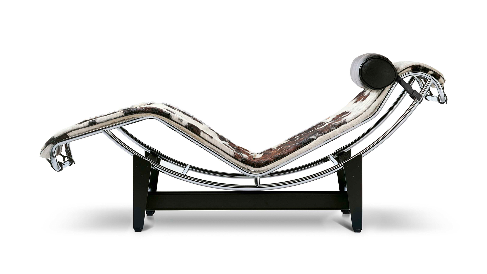 Chaise longue LC4 di Le Corbusier per Cassina, ispirazione di design presso MANCA, con linee eleganti e comfort ergonomico.