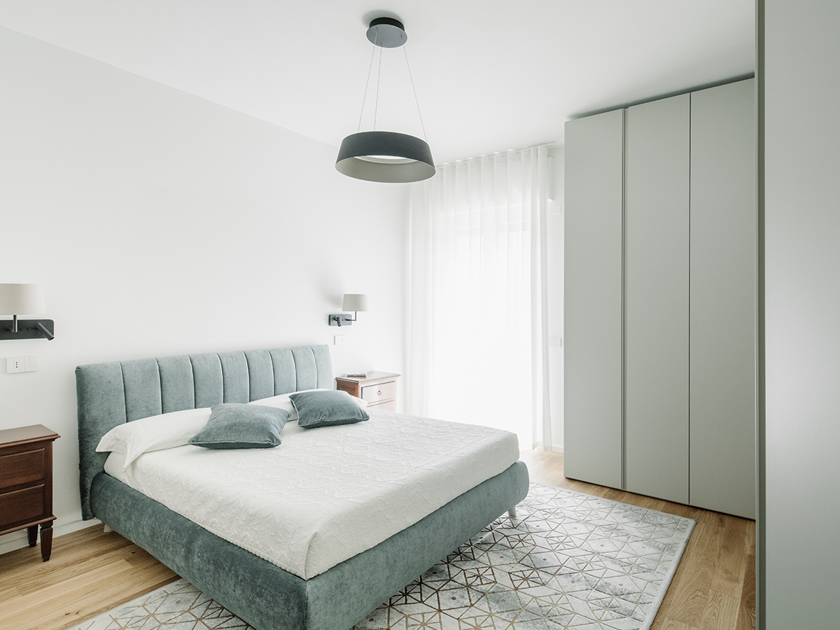 Camera da letto ADA House in esposizione presso MANCA Arredamenti, con un design sofisticato e moderno per l'interior design.